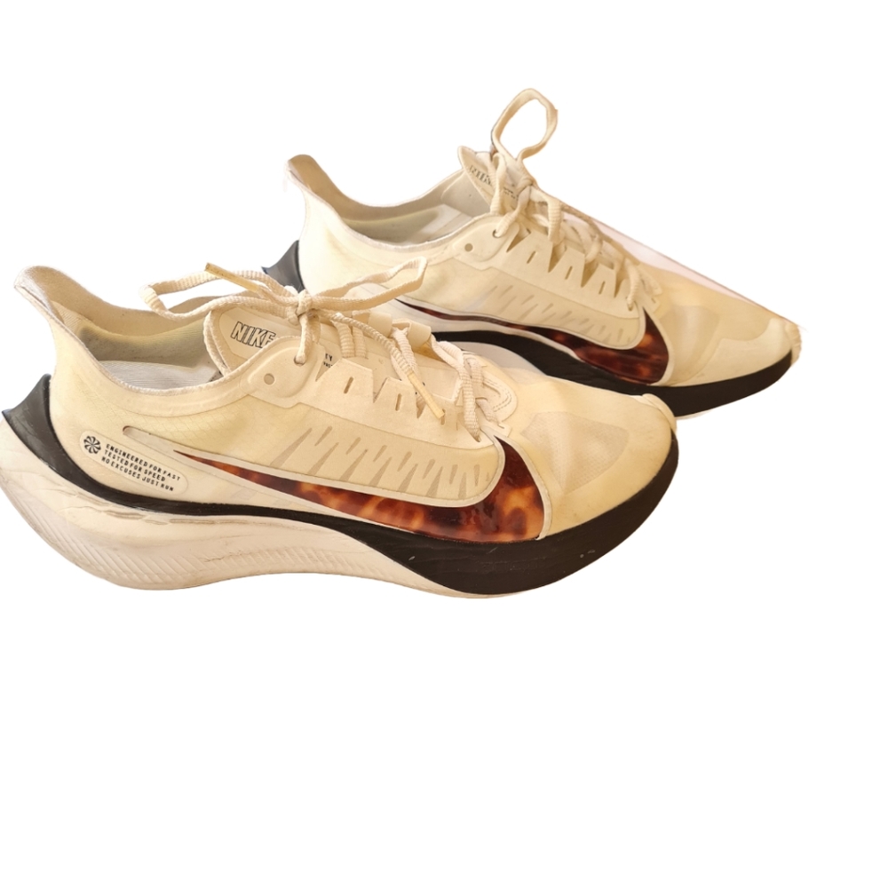 Nike Zoom Gravity running shoes Women’s 9.5